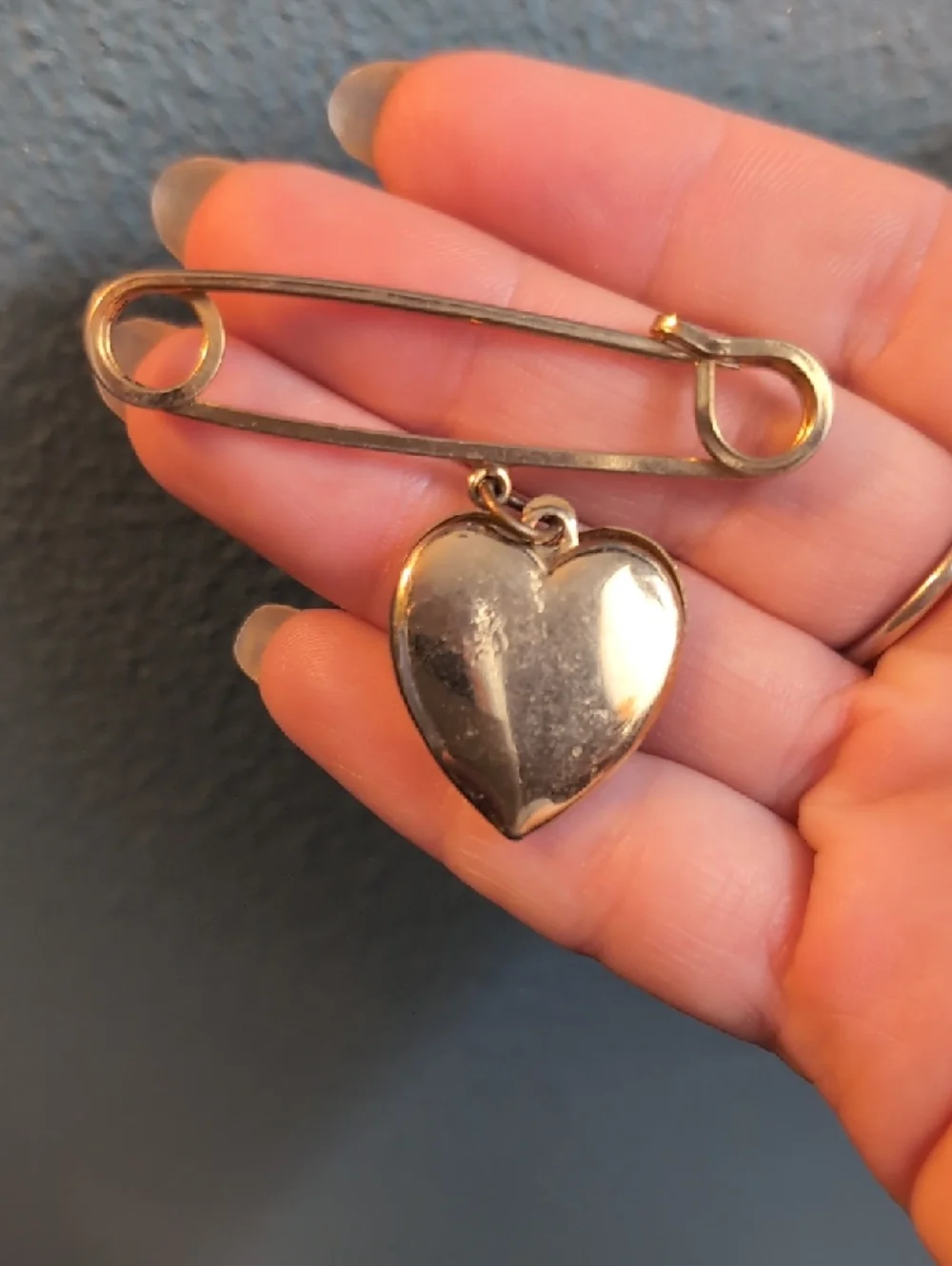 Vtg Safety Pin Brooch Set- Heart & Bead - Gold and Black - Picture 3 of 4